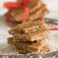 Медово-ореховые конфеты с кунжутом