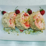 Меренговый фисташковый рулет с маскарпоне и малиной