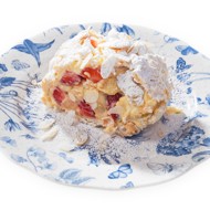 Меренговый рулет с клубникой