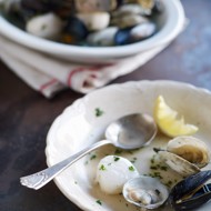 Мидии с миндалем, чесноком и петрушкой