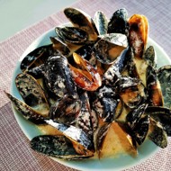 Мидии в чесночно-сливочном соусе с лимонным соком