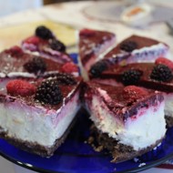 Миндальный торт с малиной