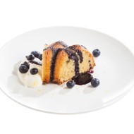 Миндальный кекс с творожным кремом