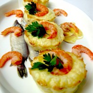 Мини-фриттата с креветками и пармезаном