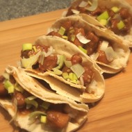 Мини тако с курицей терияки