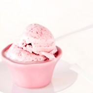 Мягкое клубничное мороженое