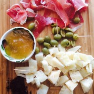 Мясная-сырная тарлека в стиле тапас