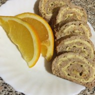 Мясной рулет из фарша с яйцом