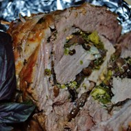Мясной рулет с грибами и зеленью