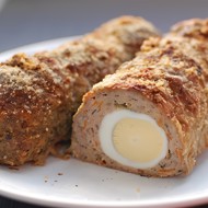 Мясной рулет с яйцом