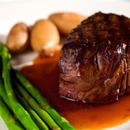 Мясо с ягодно-медовым соусом