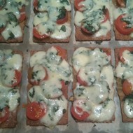 Моцарелла на хлебцах Finn Crisp