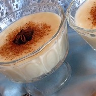 Молочный десерт с яблоками