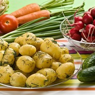 Молодой картофель в травах