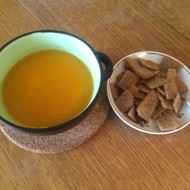 Морковный суп с луком и имбирем