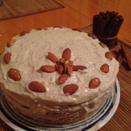 Морковный торт с орехами и кремом из сливочного сыра