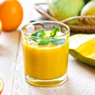 Морковно-манговый смузи с физалисом