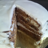 Морковный торт с грецким орехом и сливочным кремом