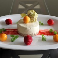 Мороженое-чизкейк с ягодным кули