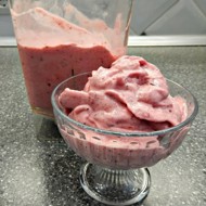 Мороженое из ягод с ликером