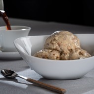 Мороженое с печеньем и шоколадом