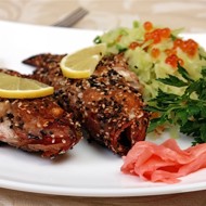 Морской окунь в кунжутной панировке