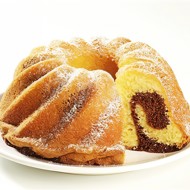 Мраморный пирог с шоколадом и ванилью