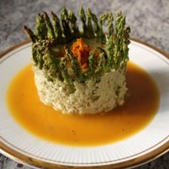 Мусс из курицы и спаржи с апельсиновым соусом