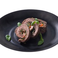 Мясной рулет со шпинатом и сладким перцем