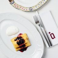 Налистники с творогом и сливовым вареньем