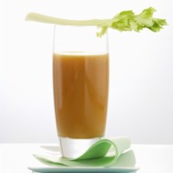 Напиток из брокколи, сельдерея и кормовой капусты