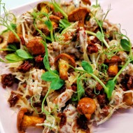 Нежные сливочно-сырные лисички с вялеными томатами