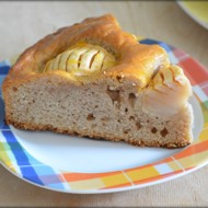 Немецкий яблочный пирог с корицей и абрикосовым джемом