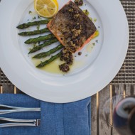 Нерка со спаржей и оливковой сальсой