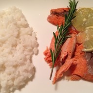 Нерка, запеченная в морской соли с лимонной цедрой