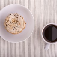 Новогодние меренги с медово-йогуртовым кремом и каштанами