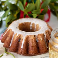 Новогодний имбирный кекс с сушеной клюквой