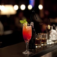 Новогодний малиновый коктейль с шампанским