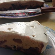 Нутовый пирог со сливами