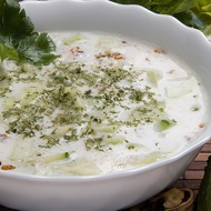 Огуречный суп с грецкими орехами