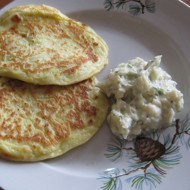 Оладьи из цукини с сырным соусом