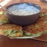 Оладьи из кабачков со сметанно-чесночным соусом