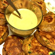 Оладьи из нутовой муки с цуккини