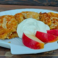 Оладьи из яблок с творогом