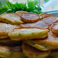 Оладьи на сыворотке с зеленым луком