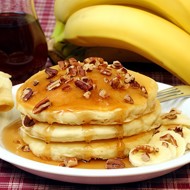 Оладьи с бананами и орехами