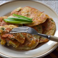 Оладьи с креветками и кукурузой