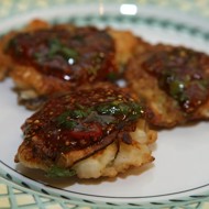 Оладьи с креветками и соусом