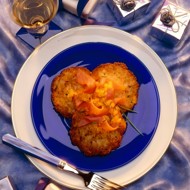 Оладьи с лососем и шнитт-луком