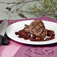 Оленина с вишней, корицей и грецким орехом